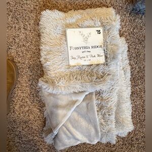 Plush Faux Fur Throw Blanket - light gray